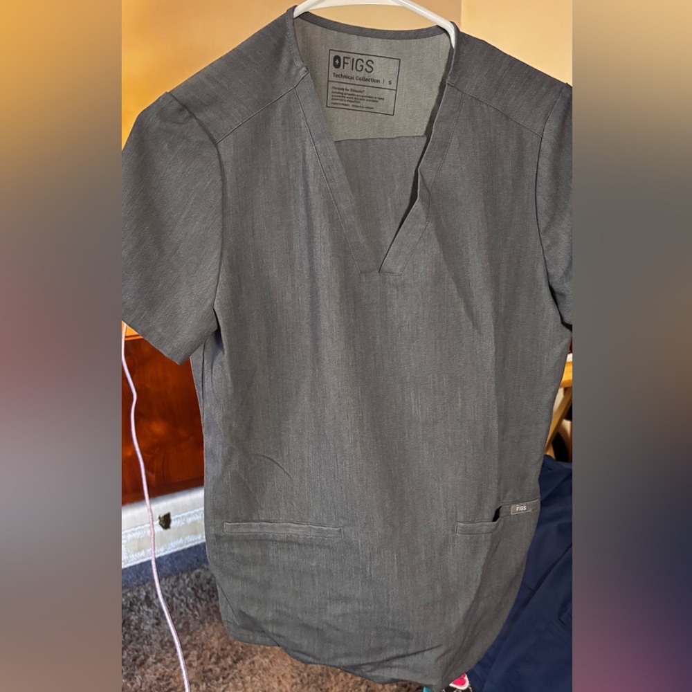 Graphite FIGS Scrub Set - Size Small (Top & Bottom) - Excellent Condition